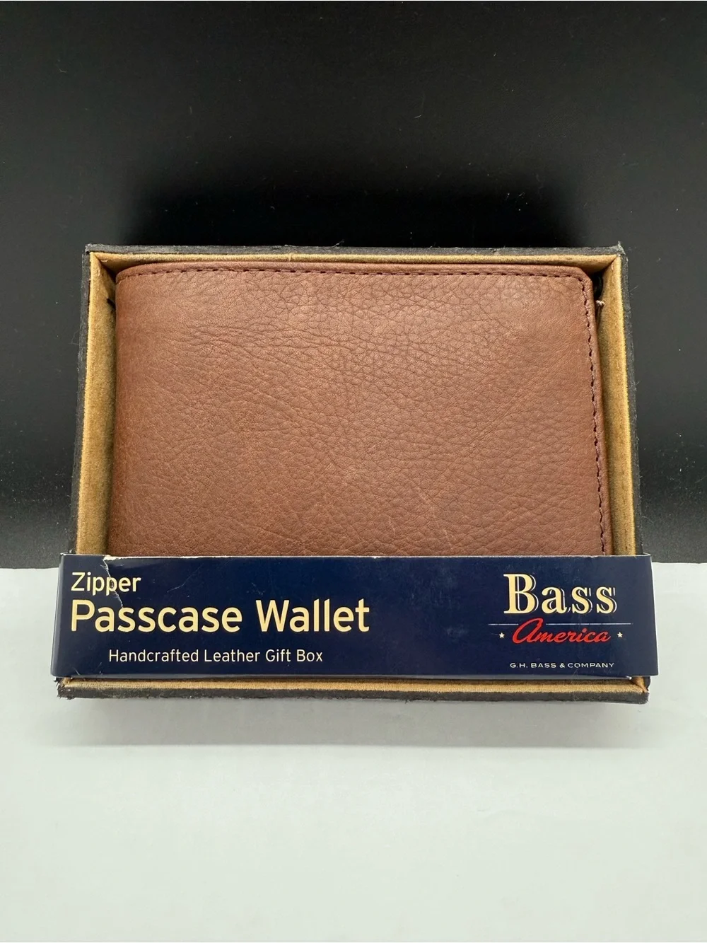Bass Brown Leather Zipper Passcase Wallet